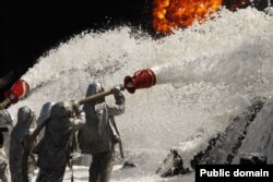 Під час гасіння пожежі на нафтобазі компанії «БРСМ-нафта». 10 червня 2015 року