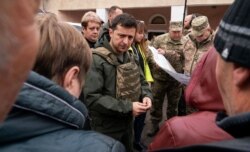 Президент України Володимир Зеленський під час відвідин Золотого на Луганщині, 26 жовтня 2019 року