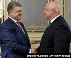Президент України Петро Порошенко і президент Парламентської асамблеї ОБСЄ Георгій Церетелі (праворуч). Київ, 14 травня 2018 року
