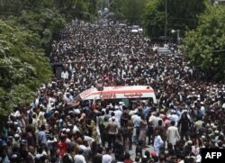 Під час похорону Амджада Сабрі, Карачі, 23 червня 2016 року