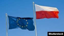 Прапори Польщі і ЄС