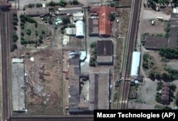 Територія колонії в Оленівці після вибуху 28 липня в бараку, де перебували українські військовополонені. Супутниковий знімок Maxar Technologies, датований 30 липням 2022 року