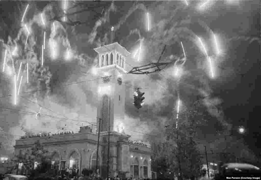 Vatromet u Taškentu.Pensonov život završio je tragično.Godine 1948., usred Staljinovih antisemitskih čistki, otpušten je iz Pravde Vostoka i izgubio akreditaciju fotografa. Kako mu se zdravlje pogoršavalo, a profesionalne mogućnosti su se smanjivale, umro je 1959. godine.