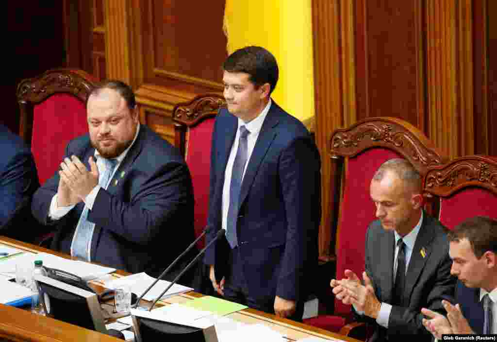 Дмитро Разумков, новообраний спікер парламенту, приймає вітання 