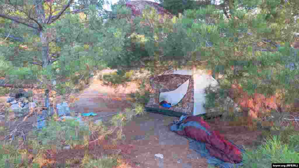 Расположились они и в кемпинге «Зеленка»