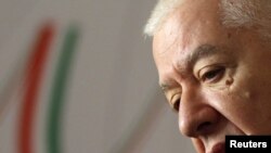 Portuguese Finance Minister Fernando Teixeira dos Santos talks with the media in Godollo, Hungary, on April 8.