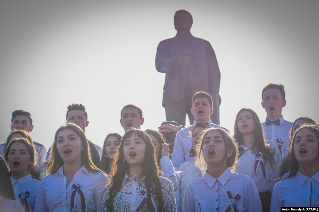 На пробег организованно привезли детей: юных кадетов из Крыма, старшеклассников, «юнармейцев»