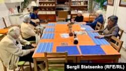 Студенти, які бажають взяти участь у програмі, мають по 30 годин на місяць проводити час із літніми людьми