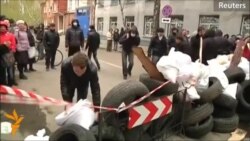 Сепаратисти захопили відділення міліції в Слов'янську Сепаратисти захопили відділення міліції в Слов'янську