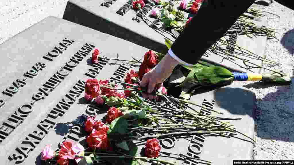 На територіях, підконтрольних гітлерівцям, у концтаборах, таборах смерті, в’язницях утримувалось 18 мільйонів осіб. Із них понад 11 мільйонів були знищені. Серед загиблих – 5 мільйонів громадян колишнього СРСР, а також 6 мільйонів євреїв із різних країн. Кожен п’ятий в’язень був дитиною