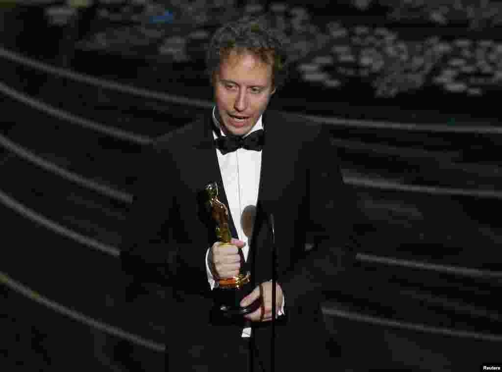 Венгерский режиссер Ласло Немеш с "Оскаром" за лучший фильм на иностранном языке. Премии удостоена его лента "Сын Шауля"  