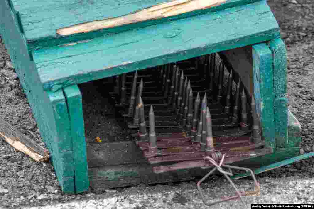 10 листопада на КПВВ «Золоте» була чергова спроба громадян перетнути лінію розмежування до непідконтрольної частини Луганщини, але підконтрольні Росії формування завернули їх у зворотному напрямку, пояснюючи це тим, що їхнє «вище керівництво» не дає їм жодних вказівок для початку пропускних операцій. 