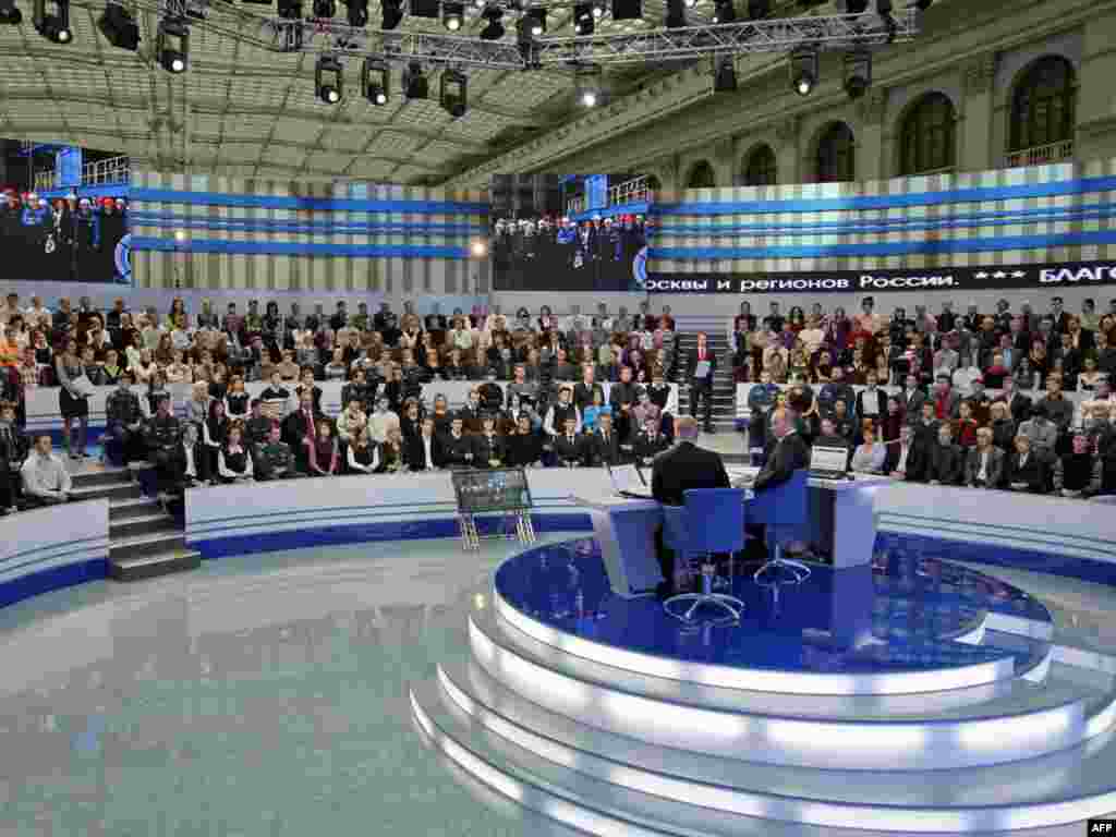 На вопрос о судьбе Михаила Ходорковского Путин ответил, что дело не в том, когда выйдет на свободу бывший глава ЮКОСа, а в том, чтобы преступления, за которые он осужден, больше не повторялись