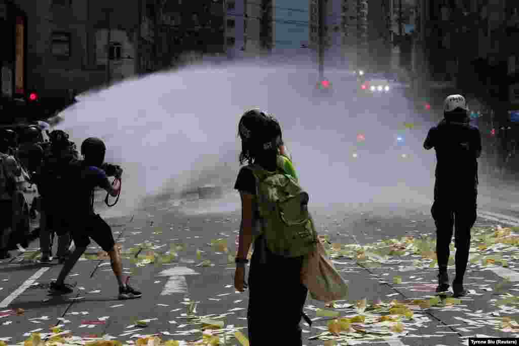 Проти протестувальників у Гонконгу під час протестів проти нового безпекового закону 1 липня були використані водомети