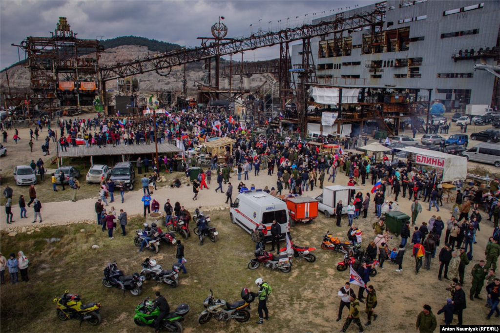 Для участия в пробеге приехали «ополченцы» и члены казачьих формирований из Крыма