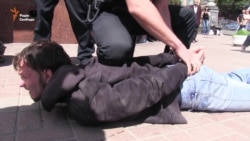 Після «Маршу рівності» вулицями Києва рушила молодь із екстремістськими гаслами (відео) Після «Маршу рівності» вулицями Києва рушила молодь із екстремістськими гаслами (відео)