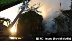 Спасательные работы на месте российского удара в Киеве, 28 августа 2025 года