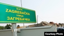 Povijest uvođenja dvojezičnosti u Vukovar posljednjih gotovo 15 godina je dramatična. Foto: Dvojezična tabla u Vukovaru