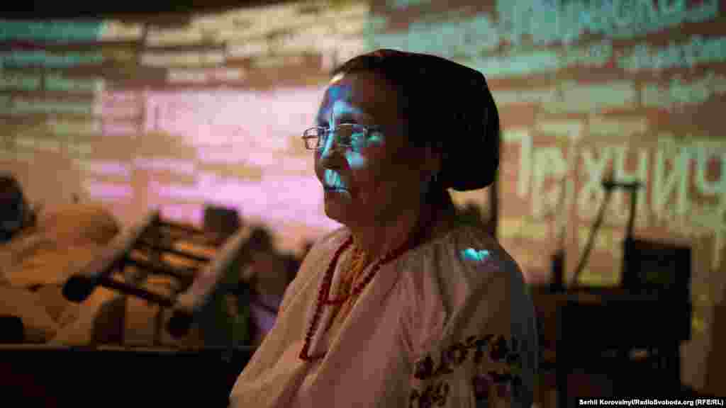 Співачка етно-гурту «Барвінок» перед виступом