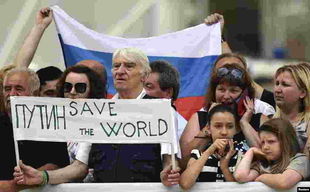 Зрители на церемонии открытия Дня России на выставке "Экспо-2015" в Милане