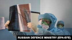 У звіті вказано: Китай, Росія і багато інших країн запровадили «репресивні закони», які обмежили право на свободу вираження поглядів та змусили замовкнути критиків під час пандемії COVID-19