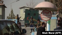 Сили безпеки Афганістану охороняють КПП на в’їзді до готелю «Інтерконтиненталь» в Кабулі, 22 січня 2018 року