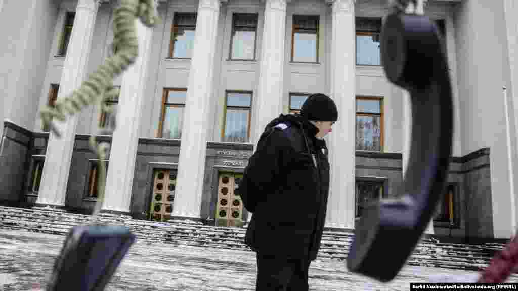 «Глухі» стіни Верховної Ради України