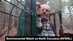 Активист “Экологической вахты по Северному Кавказу” Виктор Чириков во время одной из акций