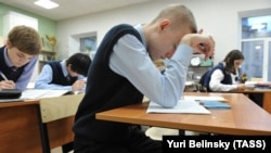 Учащиеся на уроке в физико-математическом лицее