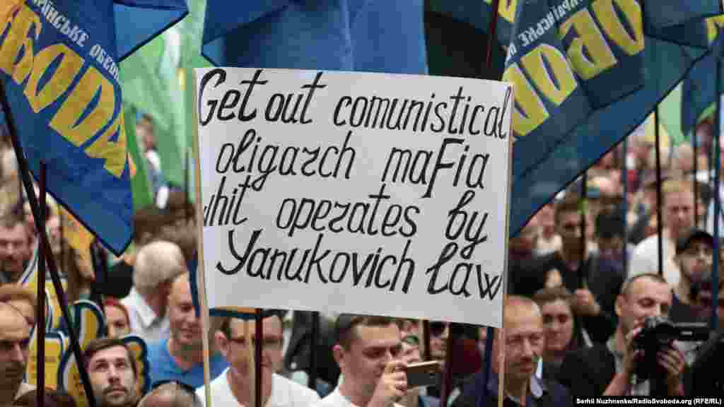 Проривним став крок до рівності для чоловіків та жінок у військовій справі. Так на 27-му році самостійності України, під час параду до Дня Незалежності, вперше разом із чоловіками-військовими Хрещатиком крокували жінки-військові  