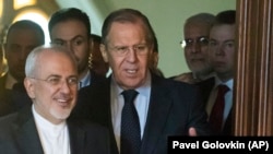 Министр иностранных дел России Сергей Лавров (справа) и глава МИД Ирана Джавад Зариф