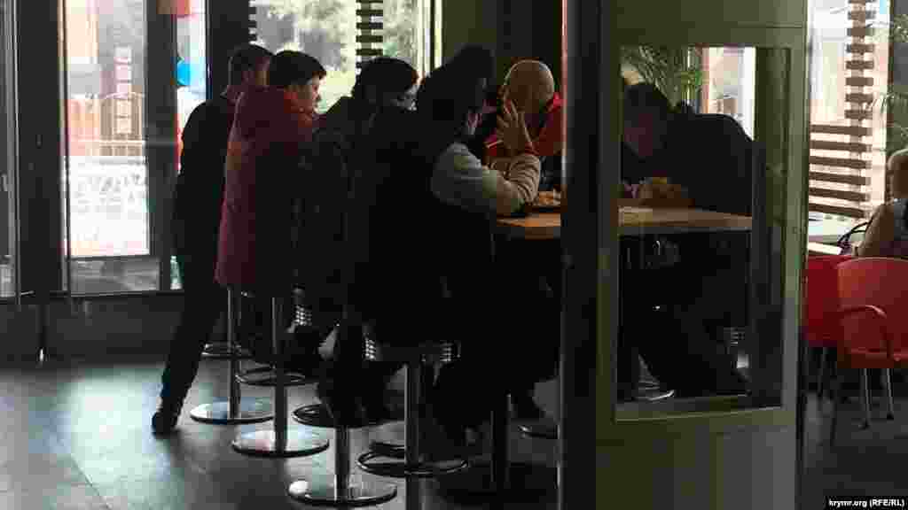 В руководстве украинского McDonald's опровергли информацию о возобновлении работы компании на территории аннексированного Крыма