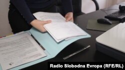 "Velike su razlike u platama u jedinicama lokalne samouprave zato što je raspon cijene rada od 100 do 135 maraka", kaže Božo Marić, predsjednik Sindikata uprave RS-a.
