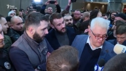 Сергія Сивоха збили з ніг під час презентації «Нацплатформи примирення і єдності» Сергія Сивоха збили з ніг під час презентації «Нацплатформи примирення і єдності»