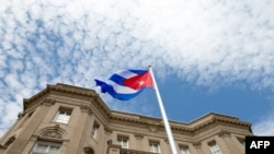 За даними МЗС, мережа діє з «Росії, щоб включити кубинських громадян, які проживають там і навіть деяких, які проживають на Кубі, до військових сил»