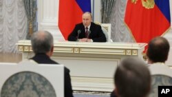 După discuțiile cu Trump în Alaska, Putin a revenit la Moscova, convocânddu-și subalternii la Kremlin, pe 16 august, pentru a le împărtăși rezultatele vizitei