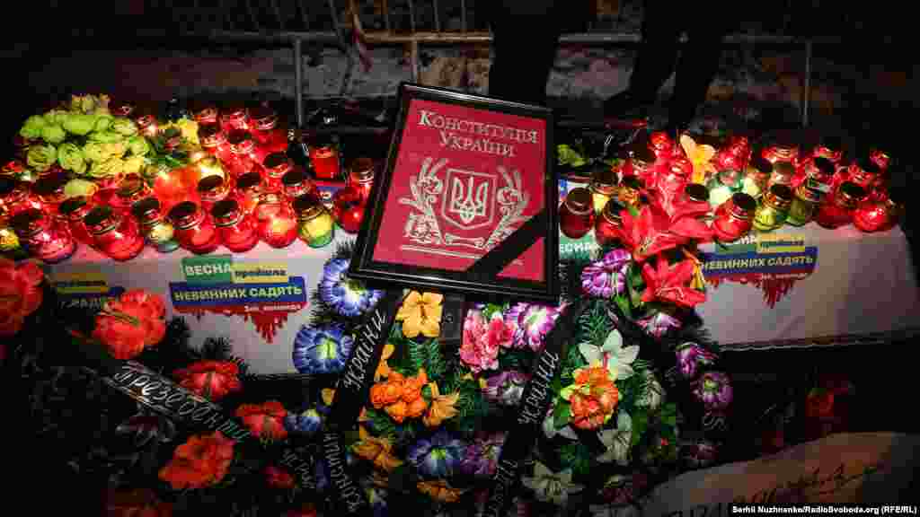 Під час акції «Похорон правосуддя. Річниця «справи Шеремета» біля Офісу президента України. Київ, 12 грудня 2020 року. БІЛЬШЕ ФОТО З АКЦІЇ