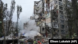 Одна із російських ракет у ніч на 31 липня влучила у житловий будинок у Святошинському районі Києва, зруйнувавши під’їзд