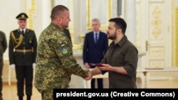 Валерий Залужный (слева) и Владимир Зеленский, архивное фото