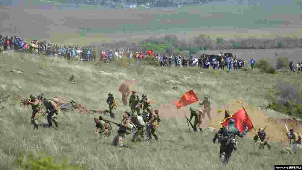 Эпизод боя: «советские войска» штурмуют высоту Горная