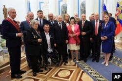 Валерий Гергиев (второй слева) на церемонии вручения госнаград в Кремле. Май 2024