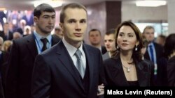 Олександр Янукович (ліворуч) намагався судитися з Національним банком через визнання його банку «Всеукраїнський банк розвитку» неплатоспроможним