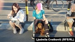 Neki od Beograđana na protest su došli sa svojim psima, 1. jun 2025.