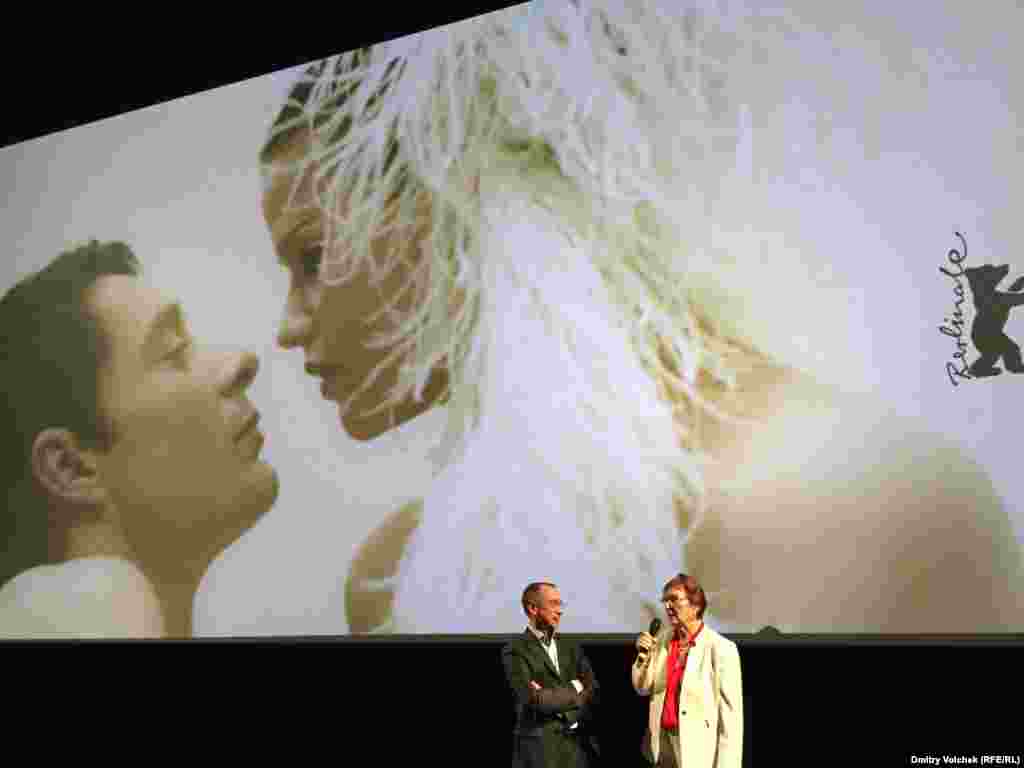 Ула  Штёкл представляет отреставрированную версию первой феминистской картины сделанной в ФРГ, «У кошки девять жизней» (1968). 