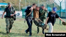 Изображения с веб-сайта лагеря Change иллюстрируют то, что там называют «гражданско-патриотическим воспитанием»