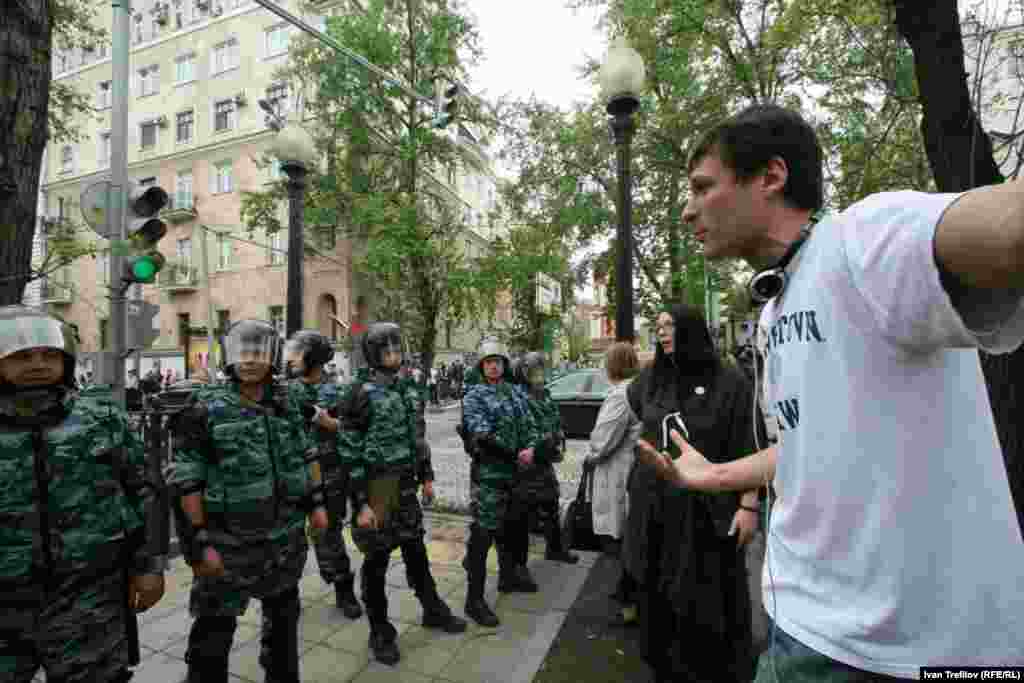 Переговоры с ОМОНом, который перекрыл Тверской бульвар 