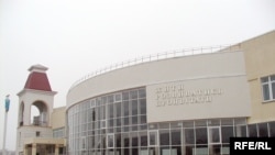 The Ukrainian-language high school in Simferopol has been overwhelmed by applicants.