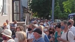 Експрезидент Молдови Додон став у чергу на вакцинацію – відео Експрезидент Молдови Додон став у чергу на вакцинацію – відео