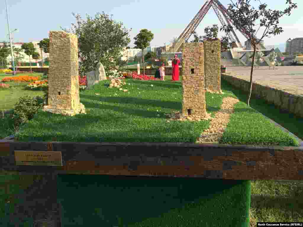 В парке нашлось место для гоорских "горских башен"