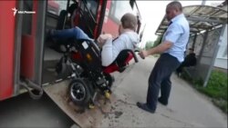 Как инвалид-колясочник передвигается на казанских автобусах Как инвалид-колясочник передвигается на казанских автобусах